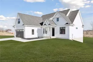 610 Field Point St, Warren Township, WI 54023 - Photo 4