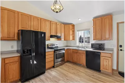 941 W Edge Place #14, New Richmond, WI 54017 - Photo 4