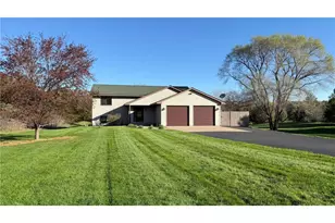 982 Drover Trl, Hudson Township, WI 54016 - Photo 2