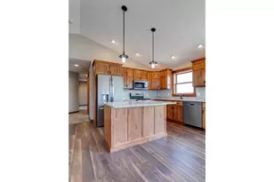 453 Coyote Way, New Richmond, WI 54017 - Photo 4