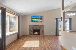 3637 Gershwin Ln, Oakdale, MN 55128 - Photo 4
