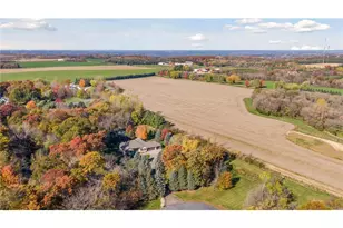 582 Country Oaks Ln, River Falls, WI 54022 - Photo 4