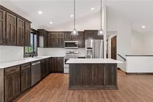 471 Coyote Way, New Richmond, WI 54017 - Photo 4