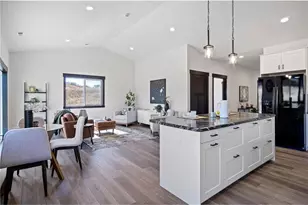 3355 Iris Dr, Eau Claire, WI 54703 - Photo 16