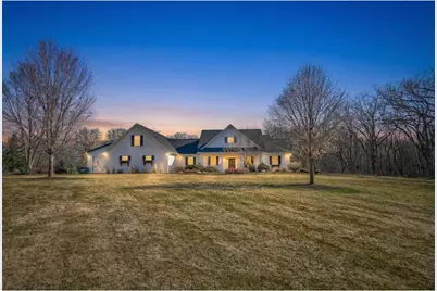 877 Yellowstone Trail, Hudson, WI 54016 - Photo 4