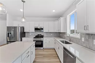 1251 Trail Way, New Richmond, WI 54017 - Photo 8