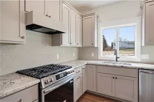 1060 Legend Ln, River Falls, WI 54022 - Photo 6