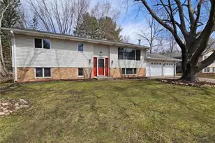 367 Foster St, River Falls, WI 54022 - Photo 2