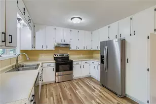 367 Foster St, River Falls, WI 54022 - Photo 10