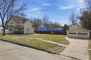 921 11th St, Menomonie, WI 54751 - Photo 2