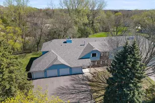 995 Heritage Ct, Vadnais Heights, MN 55127 - Photo 2