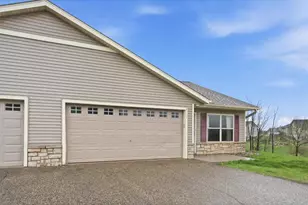 1262 Norway Pine Cir, New Richmond, WI 54017 - Photo 2