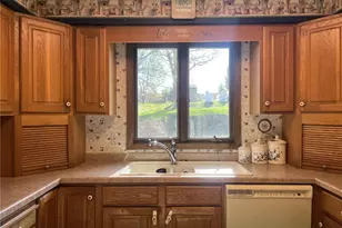 2114 Jannsen Ct, Menomonie, WI 54751 - Photo 14