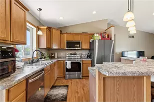 1140 Eulaine Cir, Hammond, WI 54015 - Photo 10