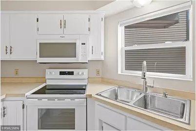 1421 Granada Trail, Oakdale, MN 55128 - Photo 14
