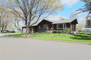 804 Valley View Dr, River Falls, WI 54022 - Photo 2