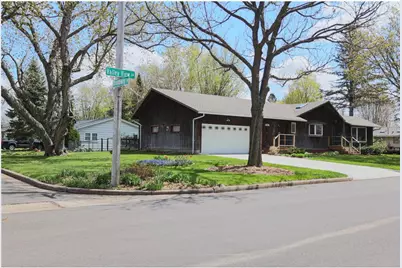 804 Valley View Drive, River Falls, WI 54022 - Photo 4