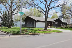 804 Valley View Dr, River Falls, WI 54022 - Photo 4