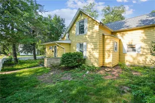 303 Lewis St, River Falls, WI 54022 - Photo 4