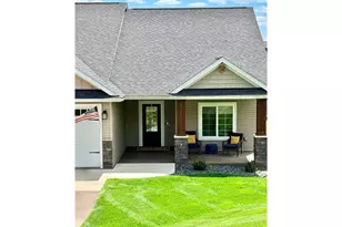 2739 Highclere Dr, Eau Claire, WI 54703 - Photo 4
