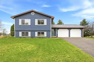 1441 Hallewood Blvd, New Richmond, WI 54017 - Photo 2