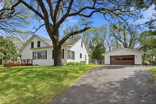202 Hamilton Dr, River Falls, WI 54022 - Photo 2