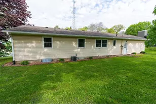 649 Oakwood Dr, Durand, WI 54736 - Photo 8