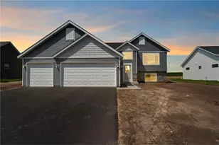 106 Maple Ct, Cannon Falls, MN 55009 - Photo 2