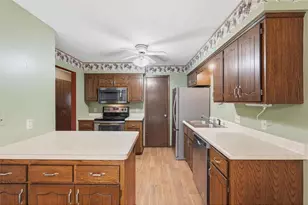 4342 Buckingham Ct, Vadnais Heights, MN 55127 - Photo 8