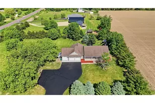545 Kreuziger Rd, Kinnickinnic Township, WI 54023 - Photo 1