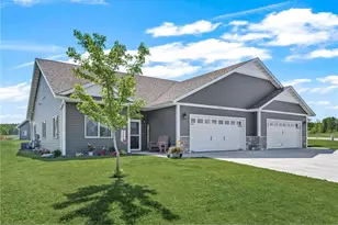 3403 Iris Dr, Eau Claire, WI 54703 - Photo 4
