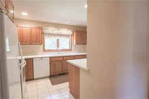 1825 Golf View Dr, River Falls, WI 54022 - Photo 6