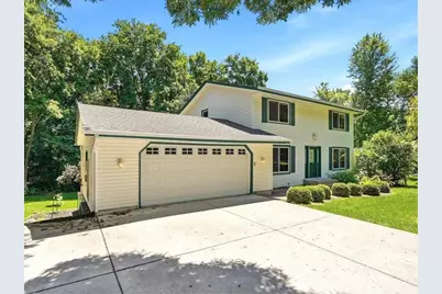 9331 Cedar Forest Road, Eden Prairie, MN 55347 - Photo 6