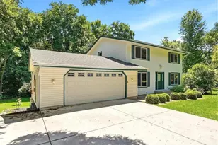 9331 Cedar Forest Rd, Eden Prairie, MN 55347 - Photo 6