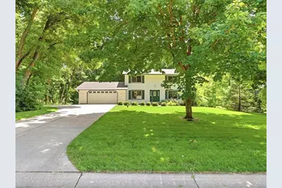 9331 Cedar Forest Road, Eden Prairie, MN 55347 - Photo 4