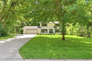 9331 Cedar Forest Rd, Eden Prairie, MN 55347 - Photo 4