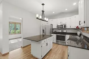 964 Fraser Ln, Hudson Township, WI 54016 - Photo 10
