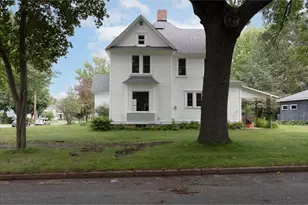 520 12th St, Menomonie, WI 54751 - Photo 4