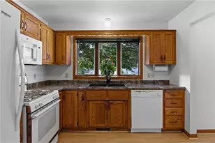 2295 Ariel Ct, Saint Paul, MN 55109 - Photo 10