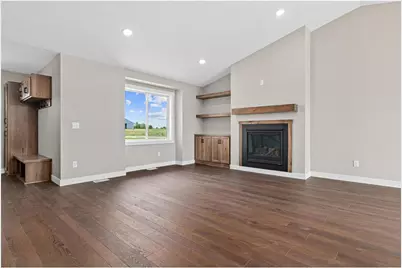 363 Candy Lane, Kinnickinnic Township, WI 54022 - Photo 4