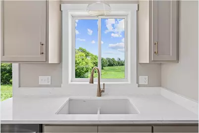 363 Candy Lane, Kinnickinnic Township, WI 54022 - Photo 22