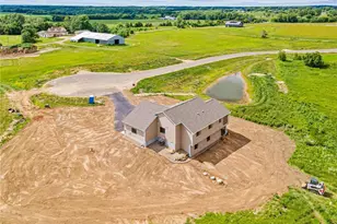 363 Candy Ln, Kinnickinnic Township, WI 54022 - Photo 32