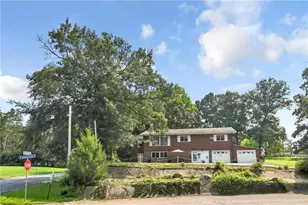 405 Oakwood Dr, Durand, WI 54736 - Photo 2