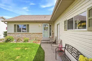 1022 W Ridge Ct, New Richmond, WI 54017 - Photo 4