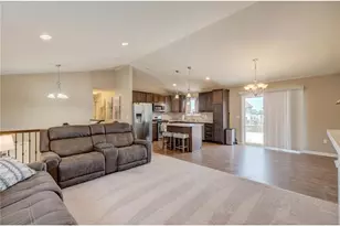 1004 Wyoming St, Roberts, WI 54023 - Photo 10
