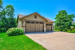 294 Salishan Dr, Troy Township, WI 54016 - Photo 4