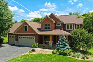 365 English Ct Dr, Troy Township, WI 54016 - Photo 2