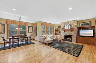 365 English Ct Dr, Troy Township, WI 54016 - Photo 8