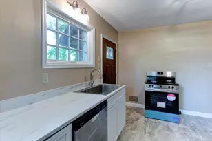 910 Oakwood Blvd, Menomonie, WI 54751 - Photo 16