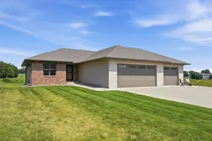 148 Medinah Circle, Lake City, MN 55041 - Photo 2